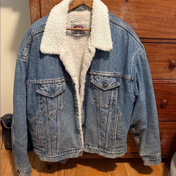 Levi's Other - Levi's Classic Blue Denim Jacket with Sherpa Lining